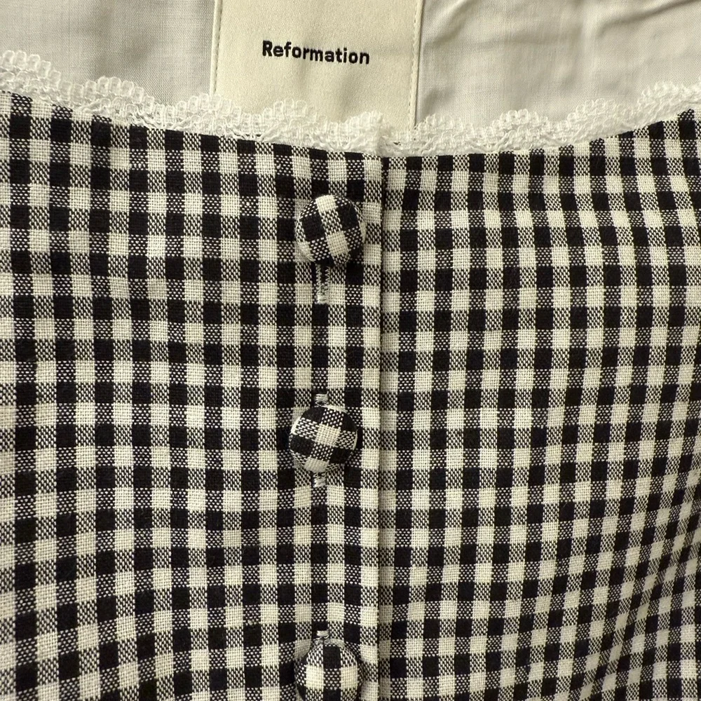 Reformation Amela Linen Top Remy Check
Gingham Black White - Picture 8 of 15
